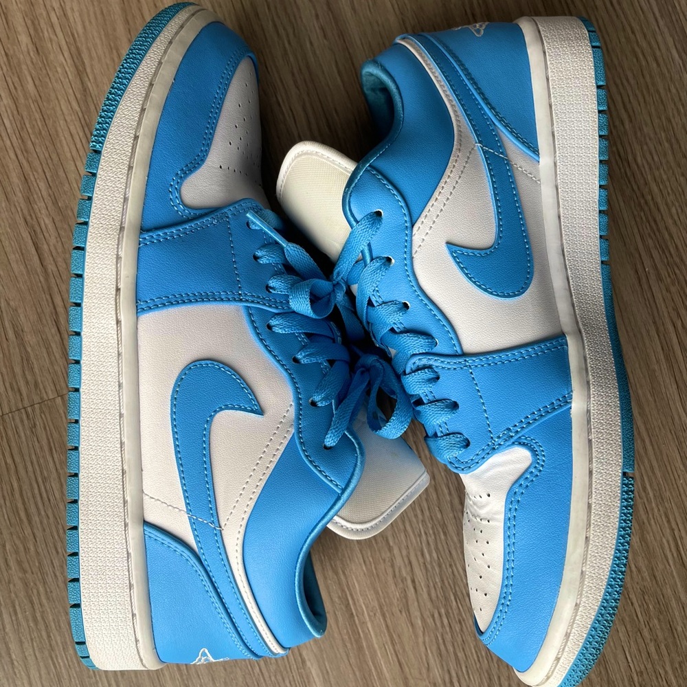Jordan 1 lowtop UNC Size 9